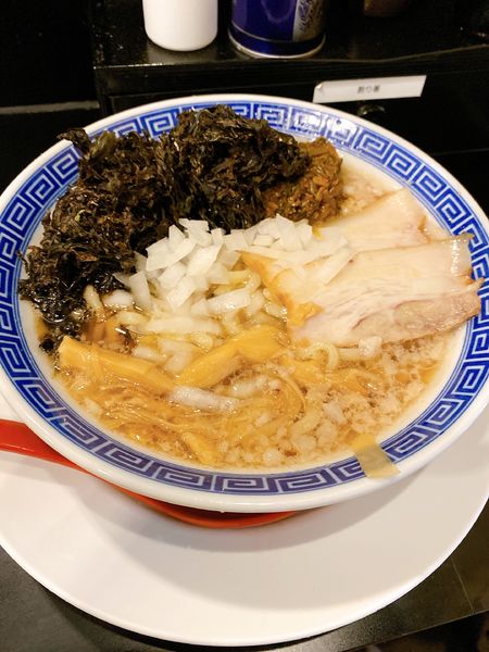 「背脂中華そば  バラ海苔 辛子高菜」@新潟発祥 なおじ 西新宿店の写真