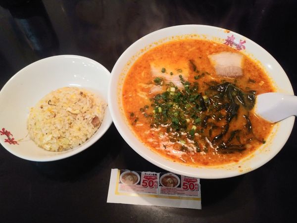 「じゃんじゃん辛味噌ラーメン辛さ10番　ミニチャーハン　850+1」@喜多方ラーメン 来夢 会津若松門田店の写真