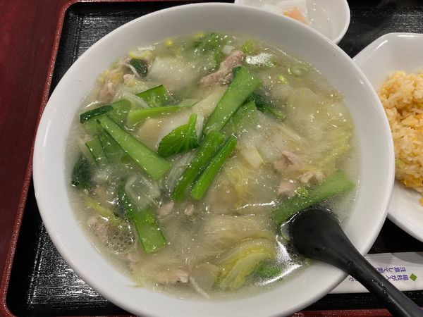「鶏肉ラーメン＋半チャーハン」@中国料理 麗華園の写真
