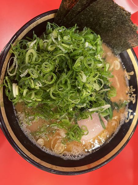 「九条ネギラーメン(中)1050円」@横浜家系ラーメン 大輝家の写真