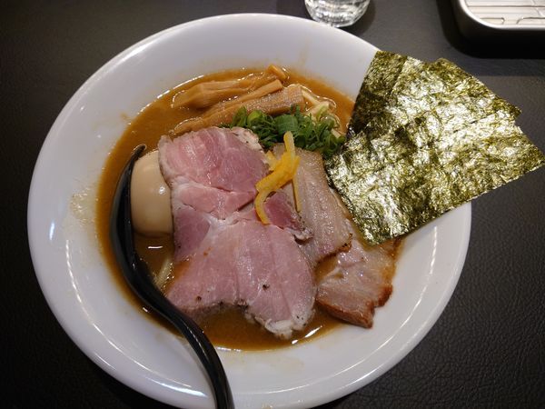 「特製 濃厚 豚骨魚介蕎麦」@百合の咲く場所の写真