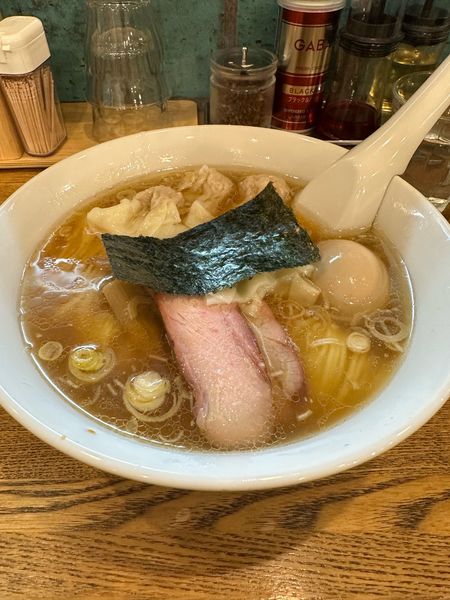 「『ワンタンメン＋味玉』　1090円」@支那ソバ おさだの写真