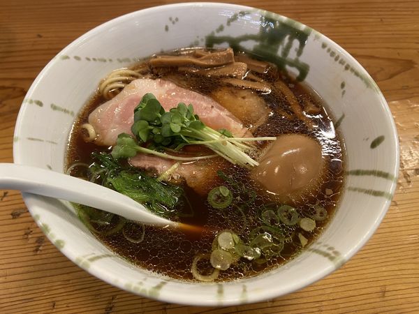 「らーめん正油＋味玉」@ロ麺ズの写真