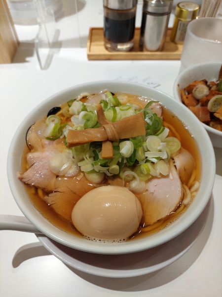 「あっさり煮干そば＋ネギダク＋賄いチャー飯」@中華そば ひらこ屋 東京ラーメンストリート店の写真