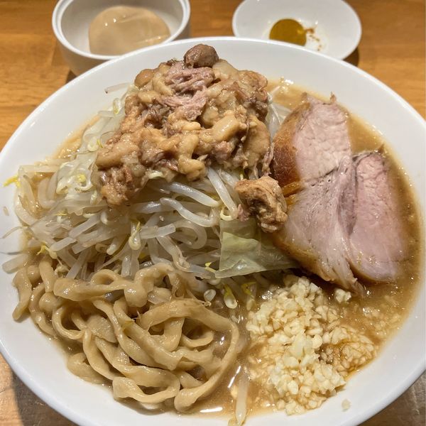 「ラーメン(ミニ)850円燻製味玉150円カレー50円」@麺屋 神工の写真
