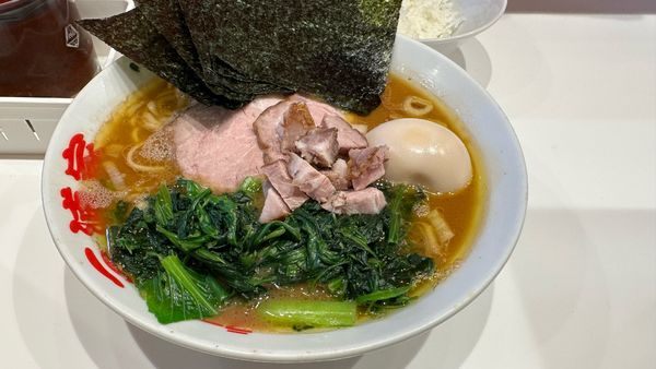 「上ラーメン中 ほうれん草」@ラーメン 三浦家の写真