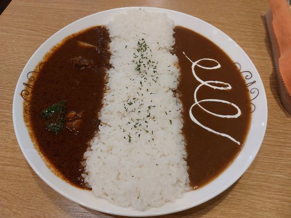 「ツインカレー大盛・HOT」@カリカリの写真