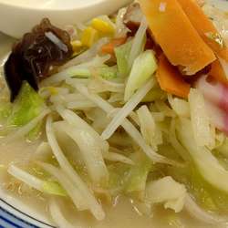 長崎ちゃんぽん　麺少なめ　（590円税込）