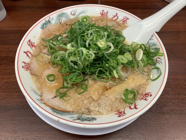 「特製醤油ラーメン 759円」@ラーメン魁力屋 四条烏丸店の写真