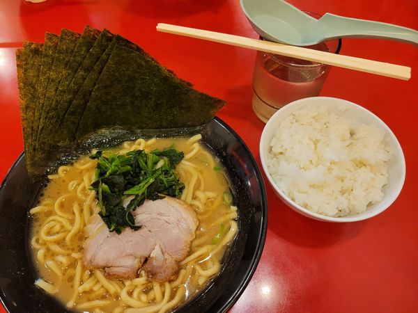 「ラーメン並　海苔増し」@横浜家系ラーメン 真誠家 つつじヶ丘店の写真