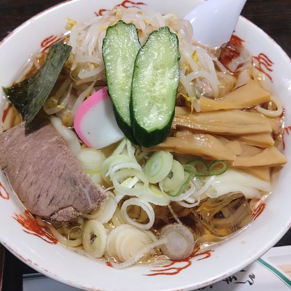 「冷やしワンタンメン1045円」@栄屋本店の写真