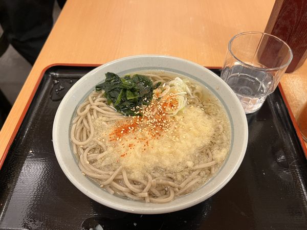 「たぬきそば(関西出汁)400円」@かのや 新宿西口店の写真