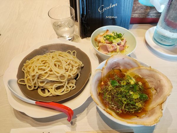 「ザルチャーシューつけ麺　吊るし焼き豚丼」@柳麺 呉田-goden-の写真