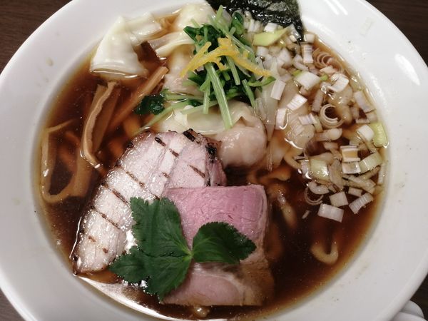 「中華そば醤油クーポン無料＋ワンタン麺に変更¥150」@中華そば 麦笑 本所吾妻橋店の写真