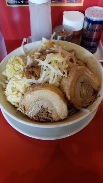 「ラーメン300g＋豚増し」@ボディブローの写真