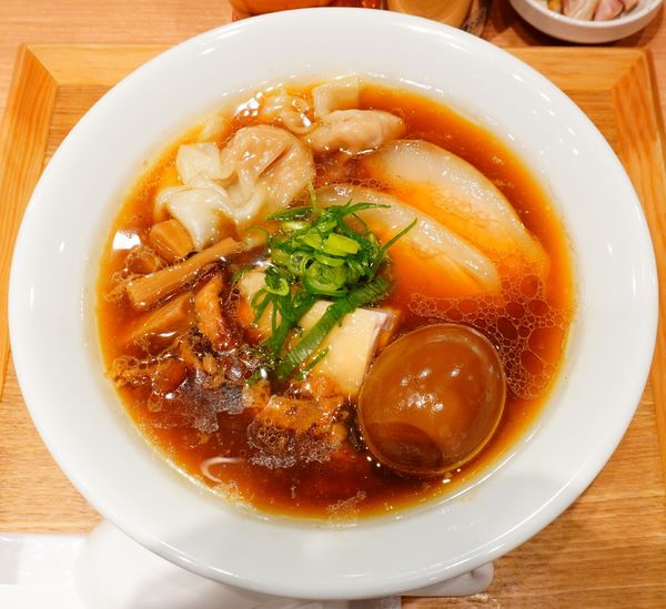 「【メイドインヘブン】特製醤油ラーメン＋生ジョッキ缶」@ラーメンWalkerキッチンの写真