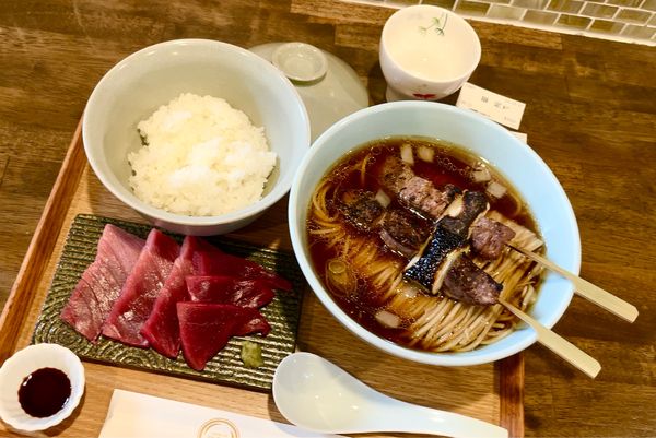 「限定 鮪ラーメン+セルフ鮪飯」@自家製麺と定食 弦乃月の写真