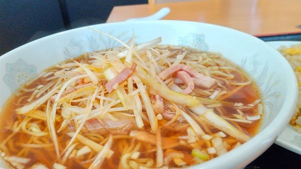 「#ネギチャーシューメン #五目チャーハン #950円」@鴻福楼の写真