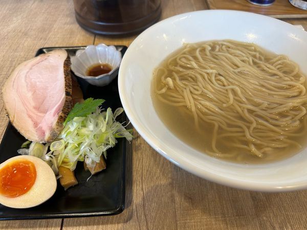 「【6周年限定】渡り蟹と貝の潮　香味油添え1080円」@らぁめん蓮華の写真