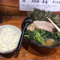 ラーメン（並）のり、ほうれん草、玉子トッピング、ライス