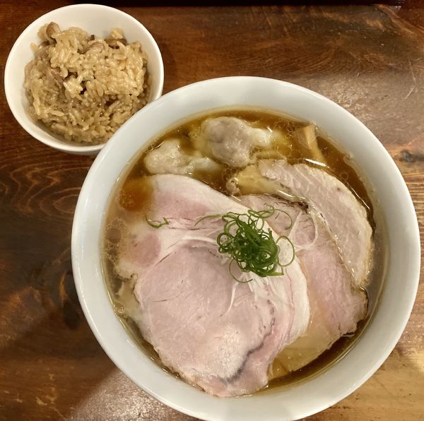 「特製中華そば+炊き込みご飯」@中華そば しば田の写真