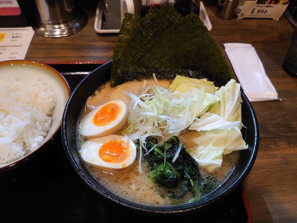 「醤油豚骨びゃくセット」@ラーメン 白 本店の写真