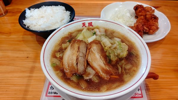 「ランチセット唐揚げライス大９３０円」@奈良天理ラーメン 天風 豊川店の写真