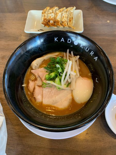 「カレーらーめん温玉のせ(935円)」@らーめん門蔵の写真