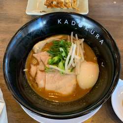 カレーらーめん温玉のせ（935円）