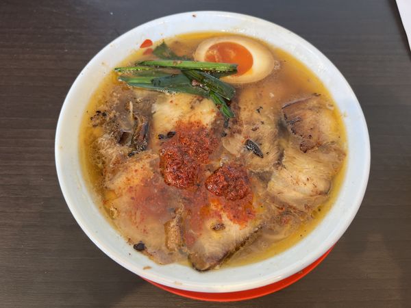「焼豚ラーメン(半辛) 900円」@焼豚ラーメン 三條 葛飾店の写真