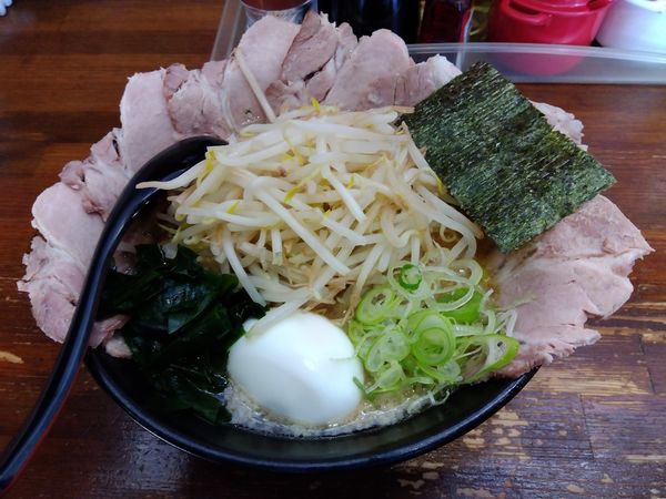 「もやしチャーシューメン(太麺)」@豚骨ラーメン専門店 とんちゃん 鎌ヶ谷店の写真