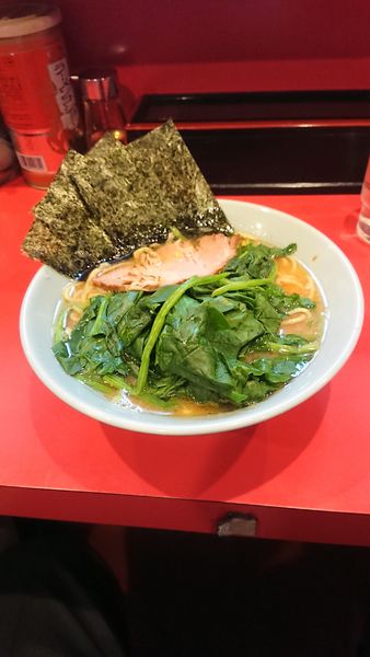 「ラーメン　固め　濃いめ　多め　＋レン草」@横浜家系ラーメン 黄金家の写真