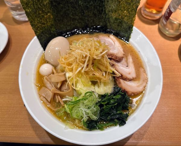 「醬油らーめん全部のせ」@横浜らぁめん 桜花  西口本店の写真