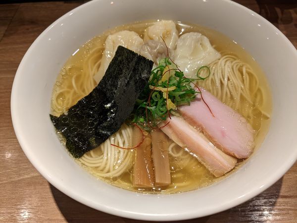 「白旨にこにこワンタン麺」@中華soba いそべの写真