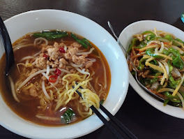 「ランチラーメンセット 台湾ラーメン＋青椒肉絲丼(748)」@台湾料理 佳佳紅の写真