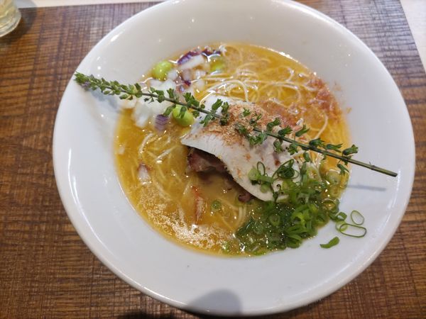 「鮮魚と水(えび油)」@論露に不二の写真