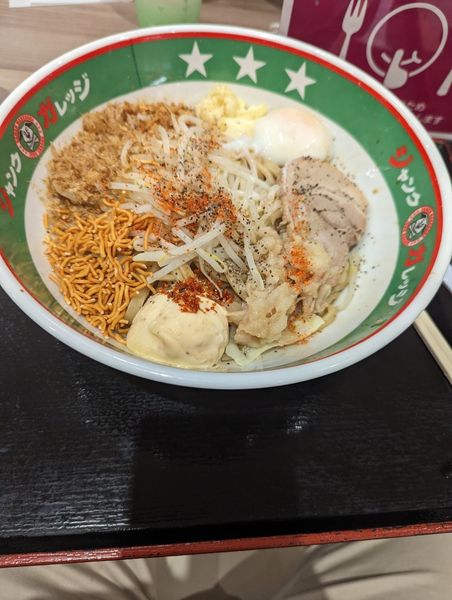 「まぜそば　全マシ」@ジャンクガレッジ イオン北戸田店の写真