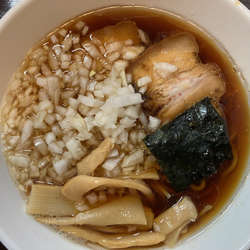 醤油らーめん 450円（きざみ玉ねぎ+100円）