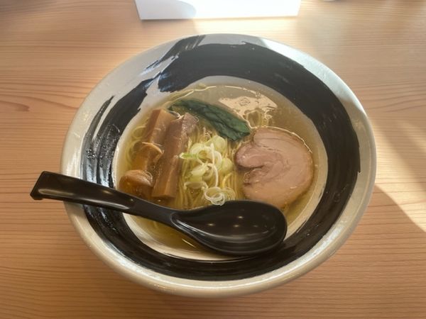 「塩らーめん　850円＋炙りチャーシューどんぶり　300円。」@らーめん まるの写真