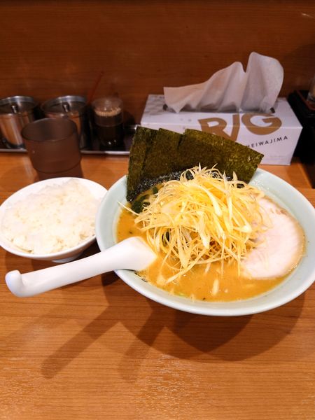 「赤味噌ネギラーメン 小ライス」@横浜らーめん 六壱家の写真