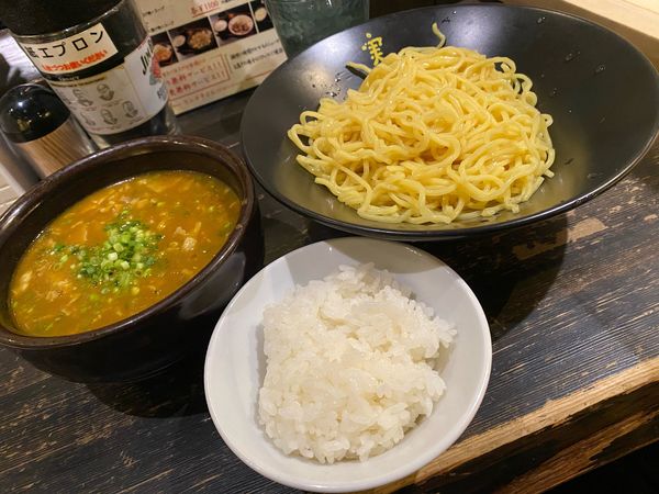 「かれーつけ麺🍜🥢(並)&サービスライス🍚」@かれー麺 実之和 六本木店の写真
