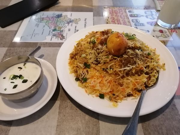 「マトンビリヤニ　1300円　サービスドリンク、ラッシー」@シャグンの写真