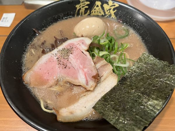 「豚骨ラーメン超半熟煮卵入(950円)」@ラーメン こがね家 京都拉麺小路店の写真