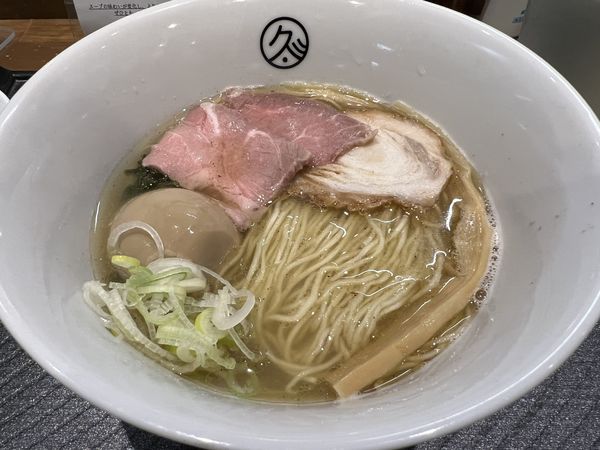 「味玉塩そば（990円）」@らーめん 久遠の写真