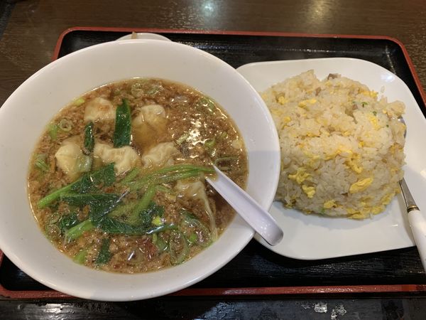 「チャーハン+ワンタンスープ(800円)」@王さんの菜舘 五反田店の写真