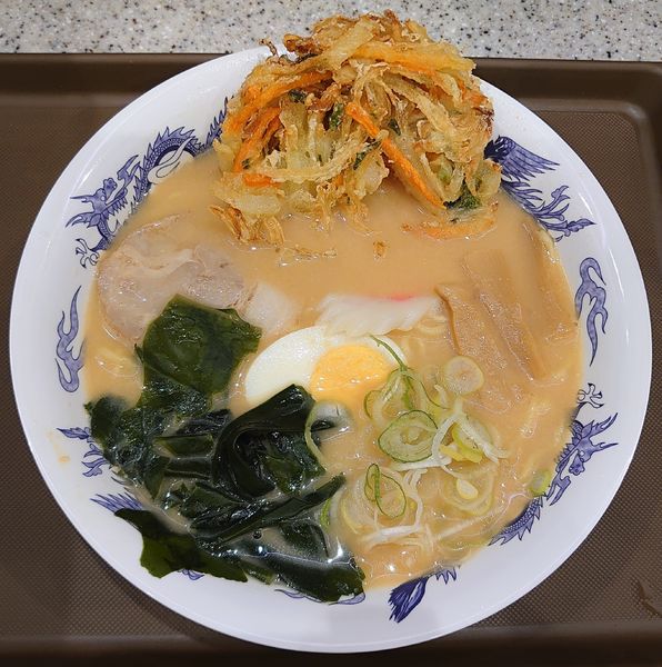 「大地の濃厚味噌ラーメン+天ぷら(630円)」@名代 富士そば 浦和仲町店の写真