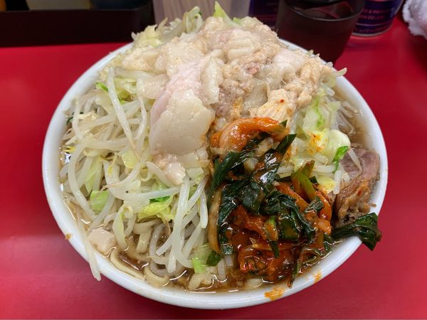 「大ラーメンぶた5枚 ピリ辛にらだれ ニンニクヤサイアブラマシマシ」@ラーメン二郎 中山駅前店の写真