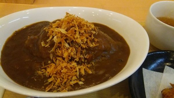 「淡路島のカレー 700円＋淡路どりの唐あげ 90円」@日本橋室町 すもと館の写真