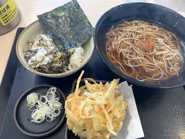 「朝食焼鯖ごはんセット(温そば)430円+かき揚げ(クーポン」@ゆで太郎 新座野火止店の写真