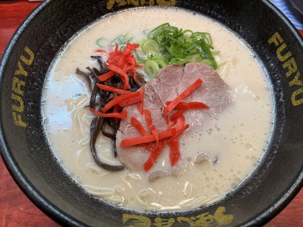 「とんこつラーメンバリバリやわ」@とんこつラーメン 博多風龍 渋谷店の写真